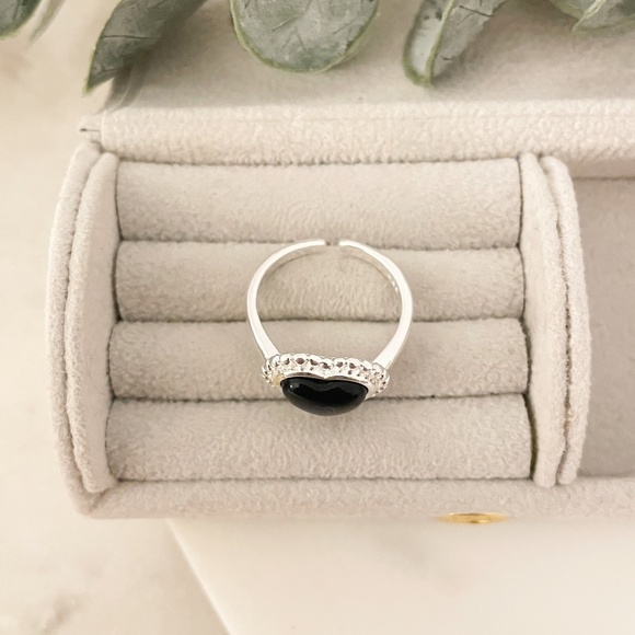 925 Sterling Silver Black Heart Ring Minimalist Heart Ring Black & Silver Ring - Picture 7 of 8